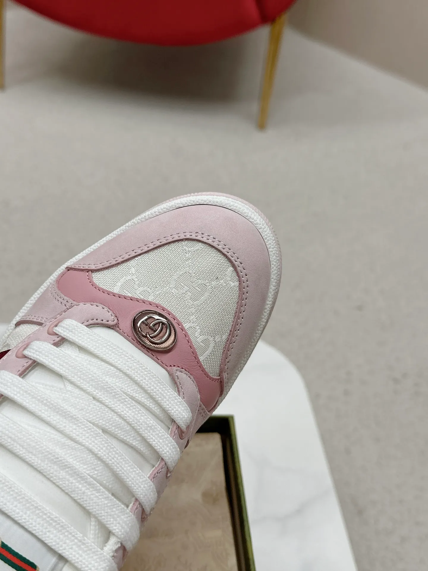 👟👟Ex-factory price 480👟👟 Gucci————Purchase version GG series distressed dirty shoes-hot style is coming! 9 times out of 10 sales, you will definitely get the money. Ready stock! Spot goods! Spot goods! New colors added - the ultimate version on the market! Purchase the original version and develop it... fabric, material, outsole, and details can be compared at will! Open-mold Swarovski one-to-one replica rhinestone chain...Metal cherry pendant...Metal double G crystal cylindrical mark...Gucci original customized narrow webbing...Super flash series - flash diamond chain. The cherry decoration is detachable and can be changed into two to match with each other to show your personality. Exclusive color-brushed cowhide fabric. Hand-made distressed is very textured and has a sense of luxury! The details of the workmanship can be seen in the drawings, and no line is missed. The original terry cloth is delicate, soft and more comfortable and breathable. The privately stamped two-color original TPU outsole (lower layer is wider, upper layer is narrower). Matching packaging⭐️ Size: Female 35-40 (Female 41 customized)